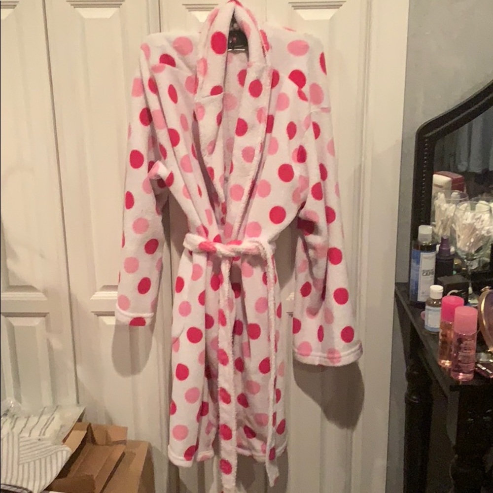 Polka dot robe!